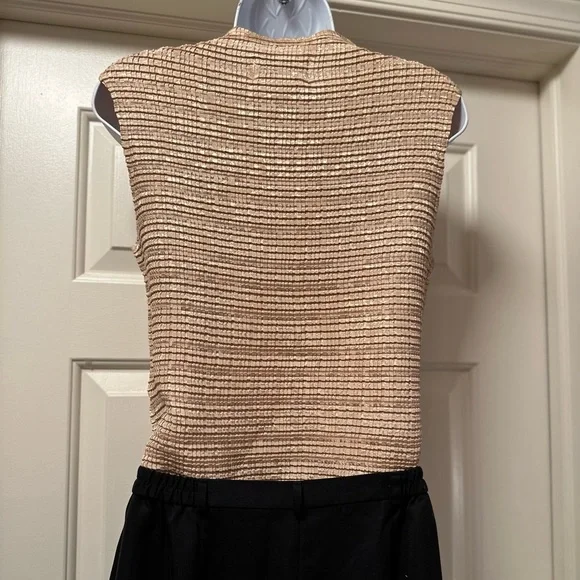 Gold sleeveless top, size large - Picture 3 of 4